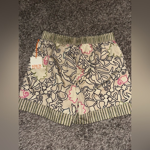 Women’s Knox Rose Floral Beige Shorts Size Medium New with Tags - Picture 8 of 9